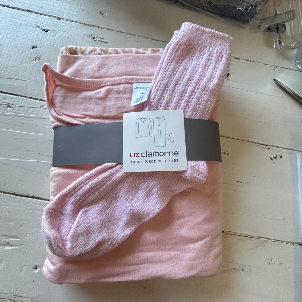 Liz Claiborne 3 Piece Sleep Set Pink Leopard Henley Top Pants Socks XL NEW